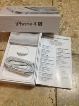 Jual IPHONE 4s 32gb putih mulus ex.cewe (garansi panjang JUNI 2013)