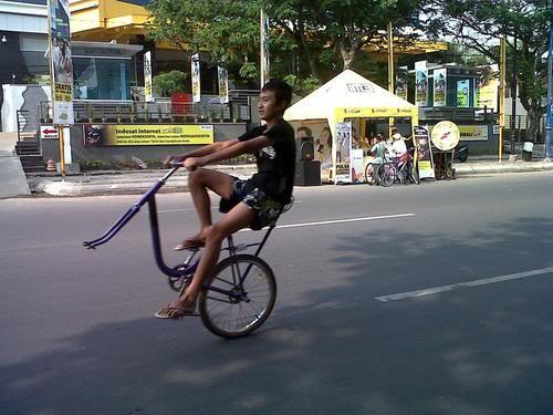 Siapa yang mau naik sepeda ini ?