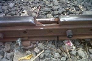pedagang asongan kereta api, berikan pendapatmu dan solusi terbaik