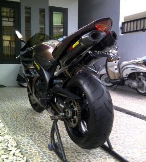 DI JUAL YAMAHA R1 2002