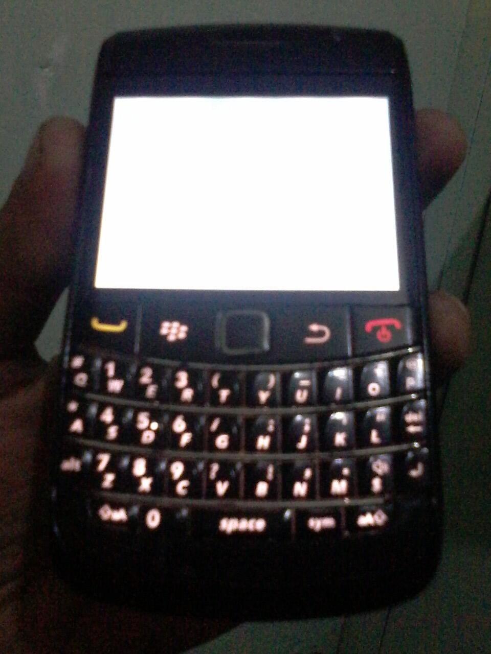 BB onyx 9780 lcd bleng