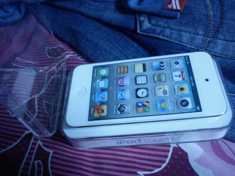 Ipod touch Apple 4th Gen 8Gb Baru White