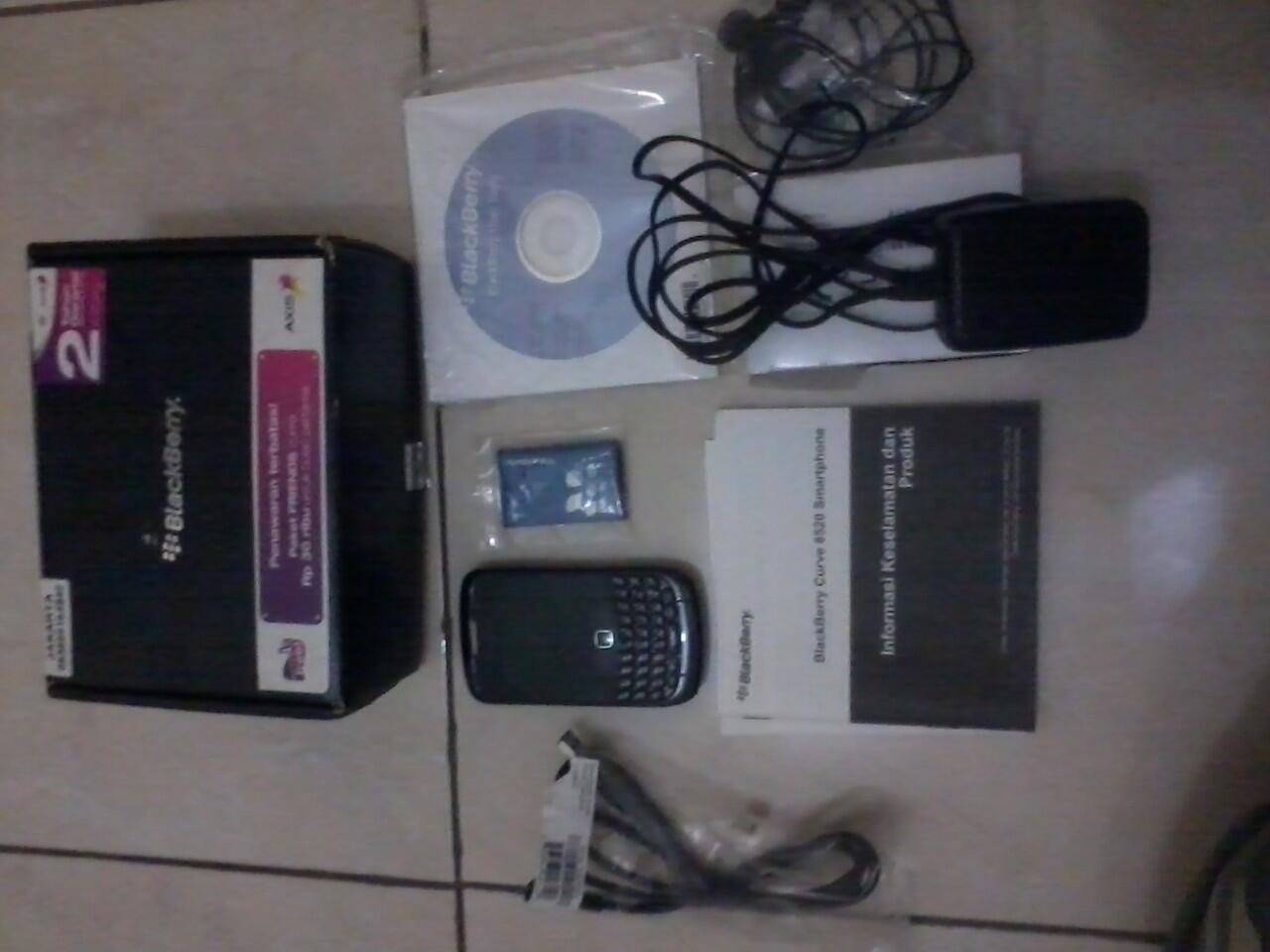 blackberry gemini 8520 bb gemini hitam mulus lengkap tangan pertama