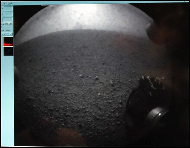 Foto-foto pendaratan sukses kendaraan penjelajah NASA di Mars