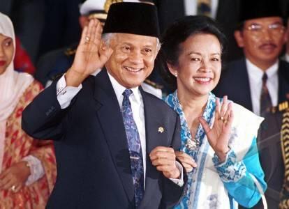 Potret kesetiaan Habibie bersama Ibu Ainun