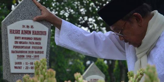 Potret kesetiaan Habibie bersama Ibu Ainun