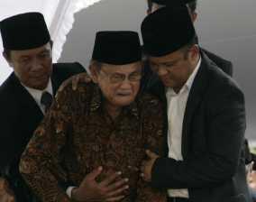 Potret kesetiaan Habibie bersama Ibu Ainun