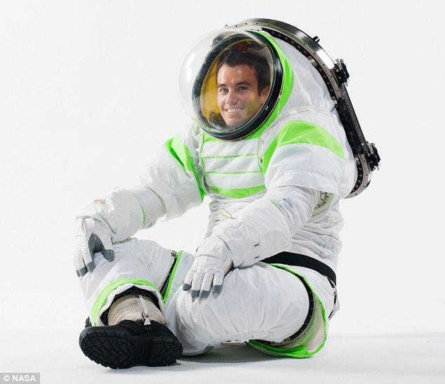 Baju Luar Angkasa Terbaru NASA Mirip Toy Story