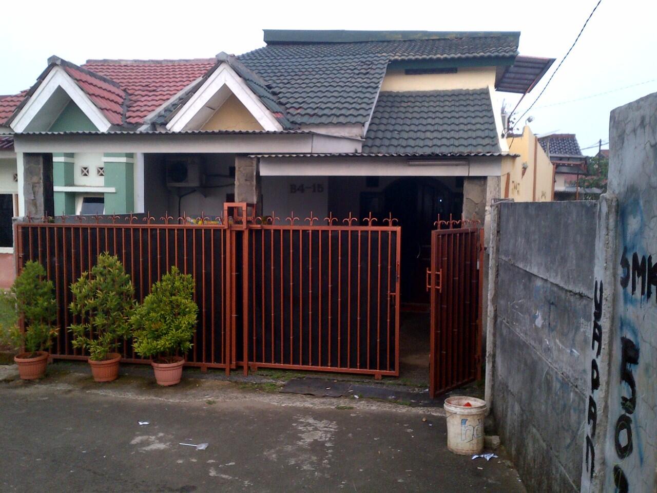RUMAH MURAH 2 LANTAi AREA KOMPLEK ViLLA CiNERE HiJAU 2,STRATEGiS Di SELATAN JAKARTA