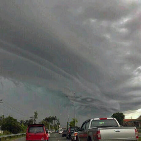 Awan Berbentuk Naga di Langit Ciawi