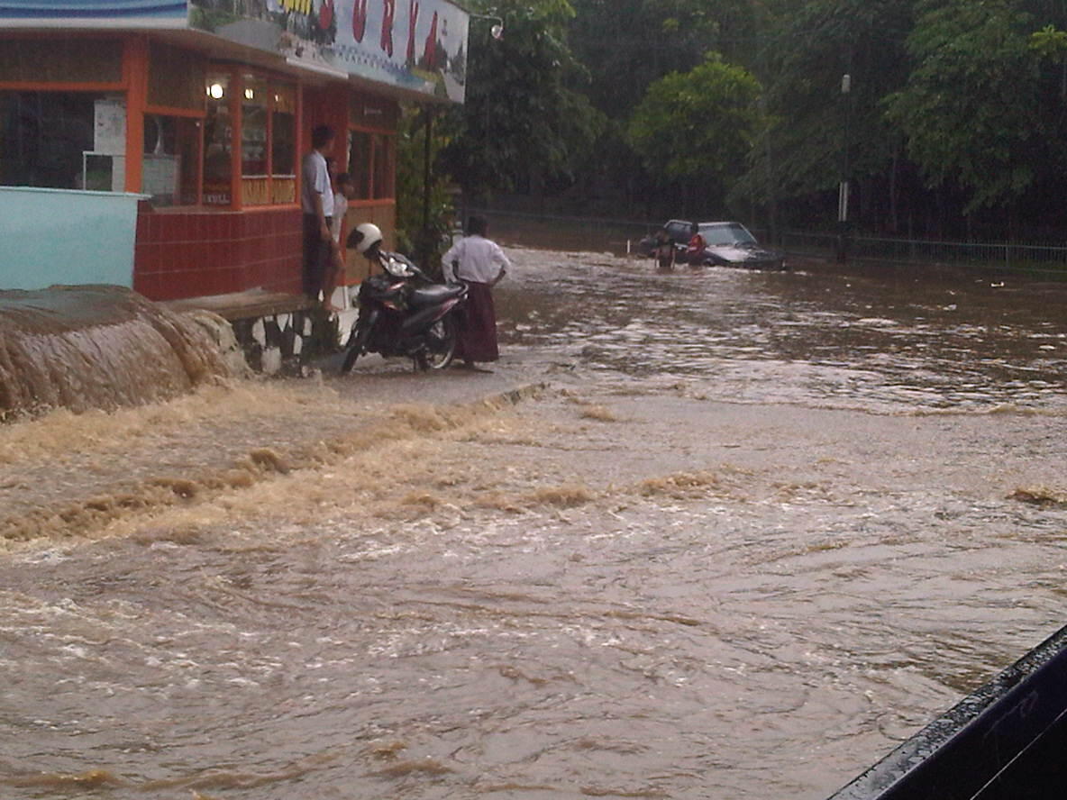 Banjir Cileuncang di Bandung (21.12.12)