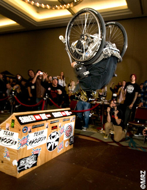 Aaron,Freestyler Di Atas Kursi Roda
