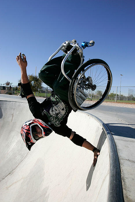 Aaron,Freestyler Di Atas Kursi Roda