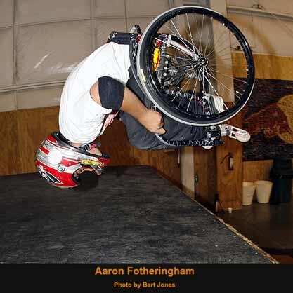 Aaron,Freestyler Di Atas Kursi Roda