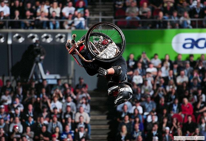 Aaron,Freestyler Di Atas Kursi Roda