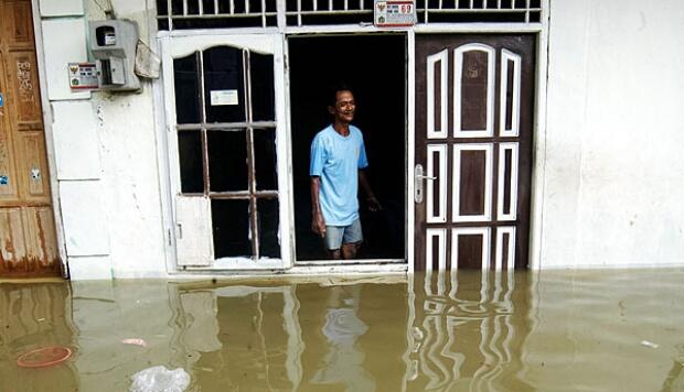 ( Mana Janjimu Jakowi ) Banjir, macet, Jakarta lumpuh 