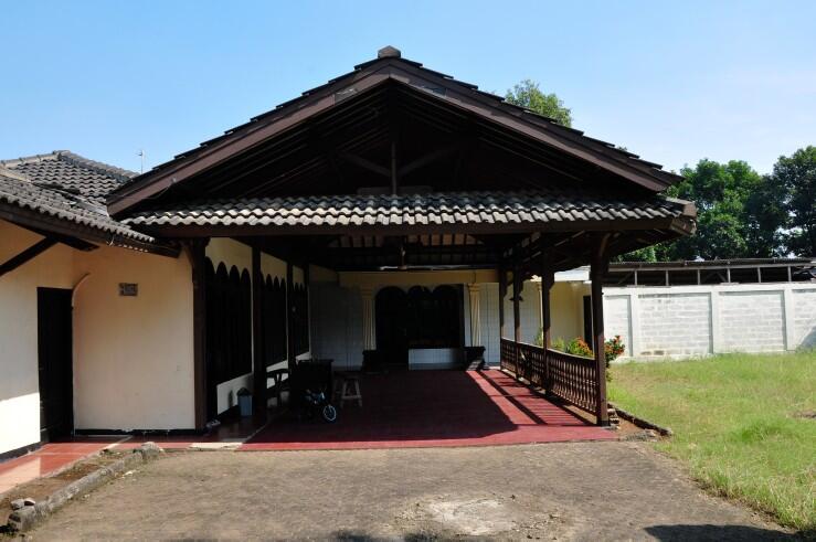 Jual Rumah dan Tempat Usaha Strategis 982 m2 Jl. Suci Ciracas