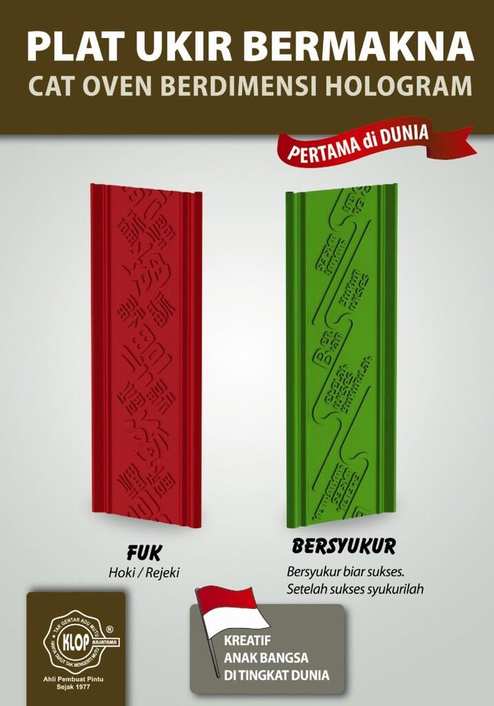 Folding gate dengan plat ukir bermakna FUK dan BERSYUKUR