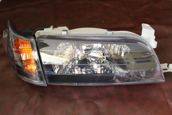 Cari Lampu Depan Kristal Smoke Black Great Corolla Head 