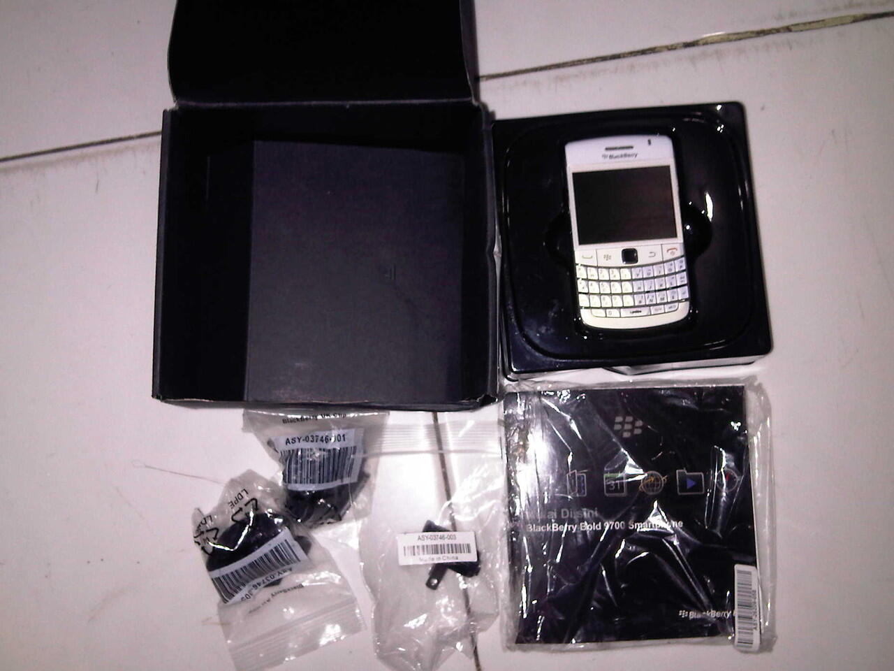 wts::bb/blackberry onyx 1 white bandung