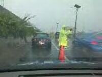 Mobil mewah ga punya bensin.