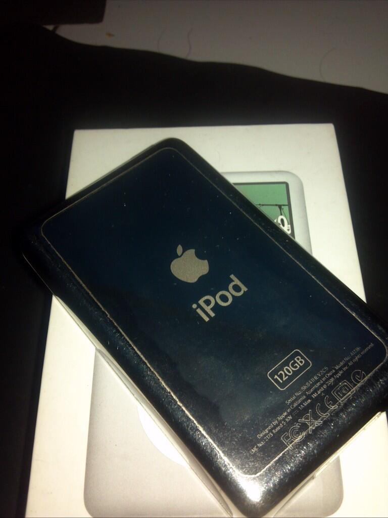 JUAL iPod classic silver 120gb mulus - ga nyampe 1juta gan