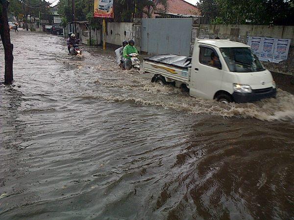 Saat Bandung menjadi sungai 22.12.12