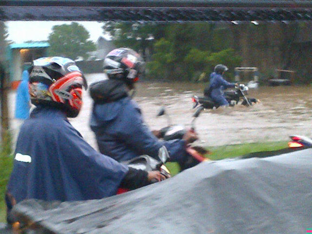 Saat Bandung menjadi sungai 22.12.12