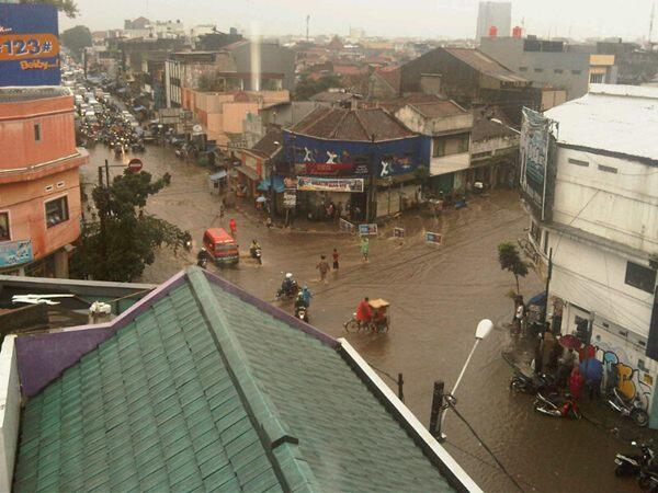 Saat Bandung menjadi sungai 22.12.12