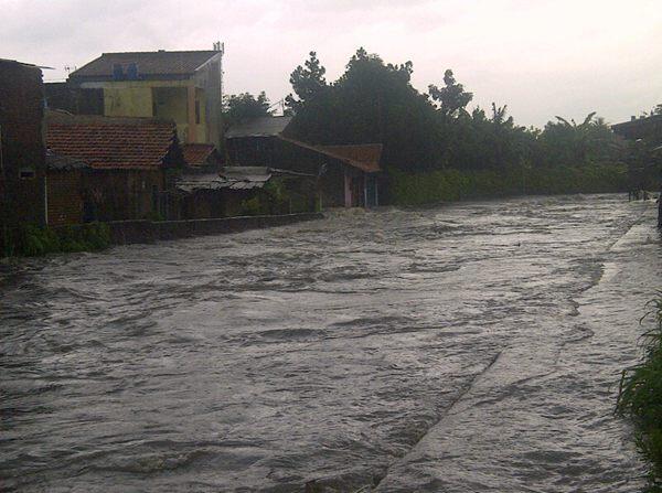 Saat Bandung menjadi sungai 22.12.12