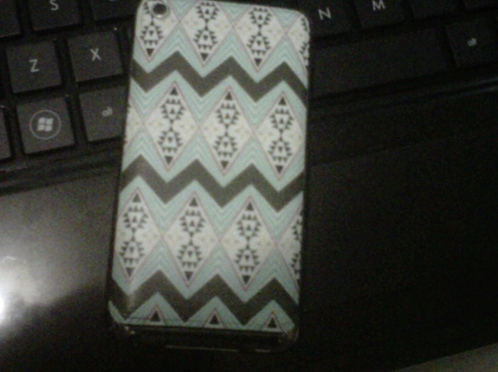 WTS - IPOD TOUCH 4GEN WHITE 32GB! garansi masih sampe 3 september 2013