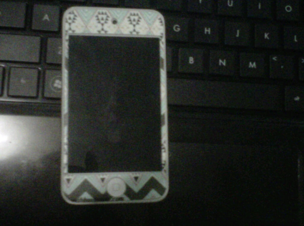 WTS - IPOD TOUCH 4GEN WHITE 32GB! garansi masih sampe 3 september 2013