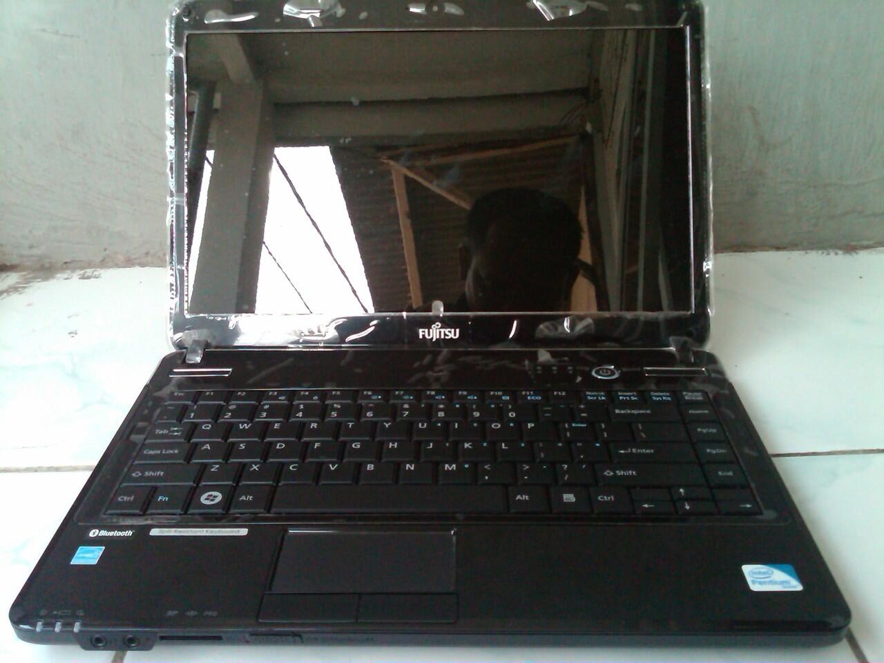 LAPTOP FUJITSU MULUS & SEGEL ...TAWAR SESUKAMU GAN