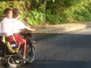 jujur ane emosi liat bocah yg bawa motor!!!