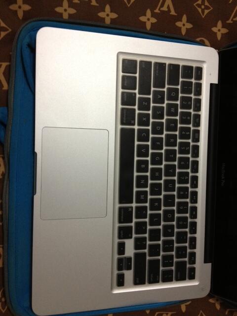 MacBook Pro 13 Inch i5 4GB