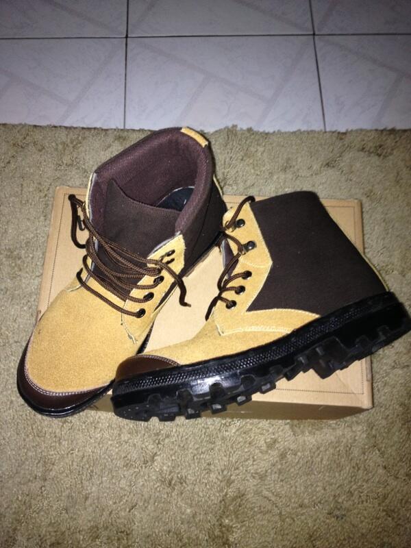 WTS : sepatu gunung merk "the braga" bandung