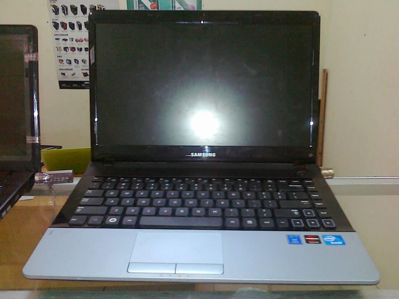 SAMSUNG Series 3 NP300E4Z- ram 2gb / 320gb hdd / vga ati 512mb