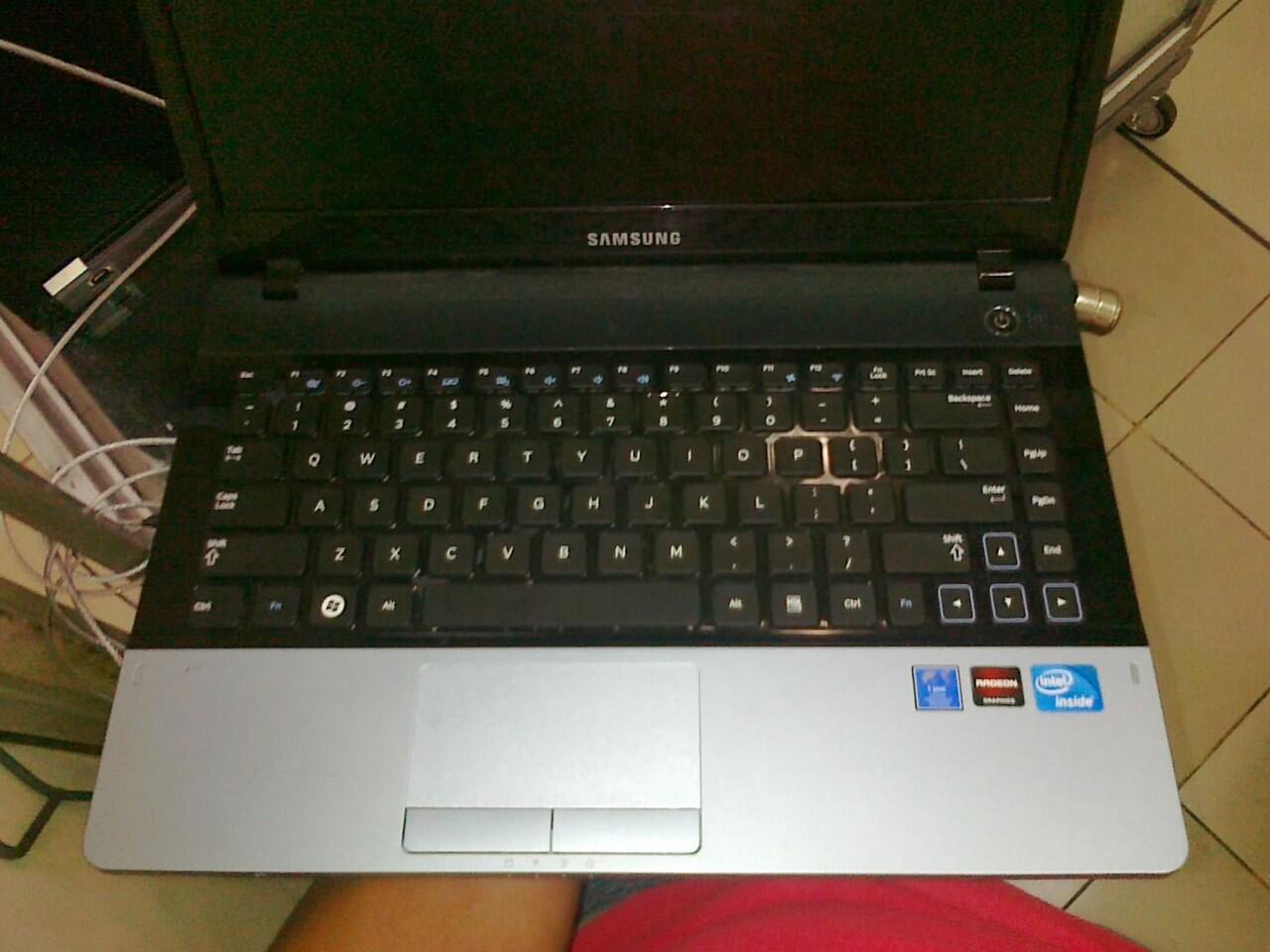 SAMSUNG Series 3 NP300E4Z- ram 2gb / 320gb hdd / vga ati 512mb