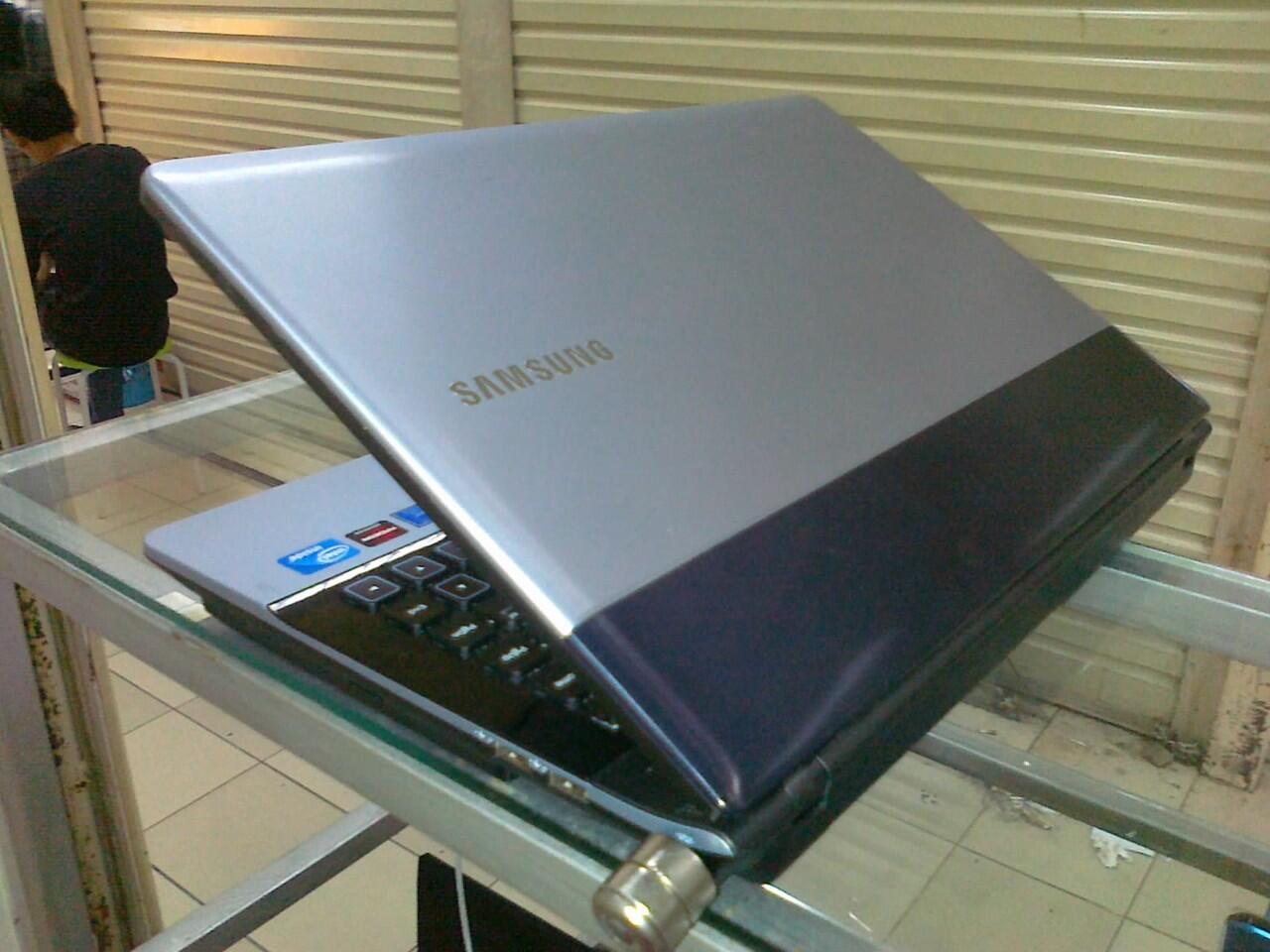 SAMSUNG Series 3 NP300E4Z- ram 2gb / 320gb hdd / vga ati 512mb