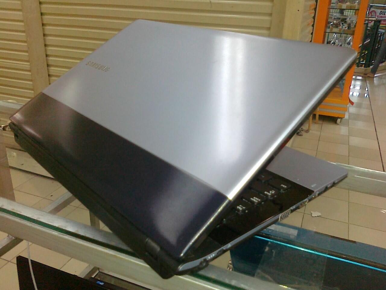 SAMSUNG Series 3 NP300E4Z- ram 2gb / 320gb hdd / vga ati 512mb