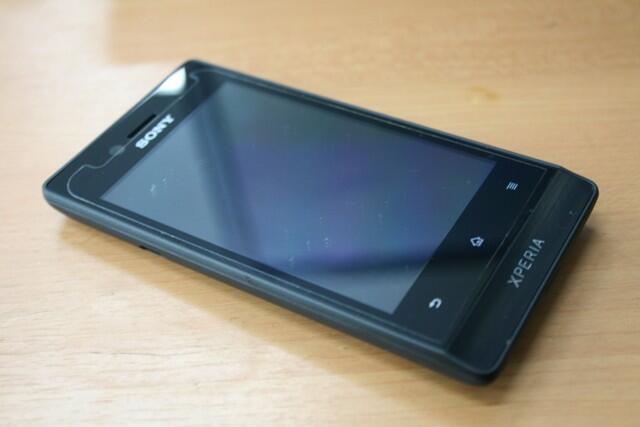 Liat dulu gan !! Sony Xperia miro black St 23i garansi 11 bulan fullset ori like new