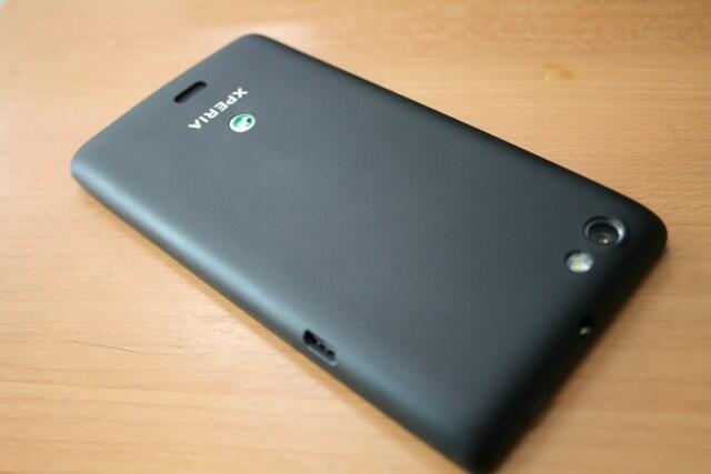 Liat dulu gan !! Sony Xperia miro black St 23i garansi 11 bulan fullset ori like new