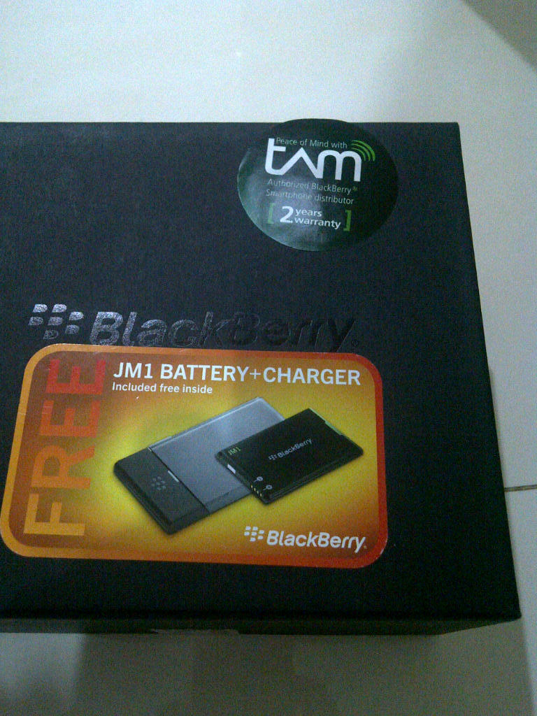 WTS DAKOTA / BLACKBERRY BOLD 9900 BRAND NEW PLUS JM1+CHGR TAM 2TH