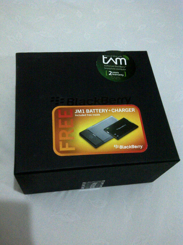 WTS DAKOTA / BLACKBERRY BOLD 9900 BRAND NEW PLUS JM1+CHGR TAM 2TH