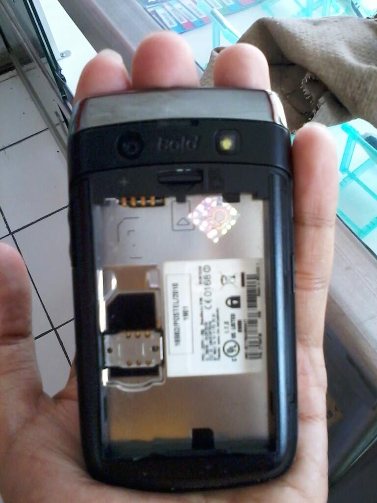 Black Berry Onix 2 Garansi CTN