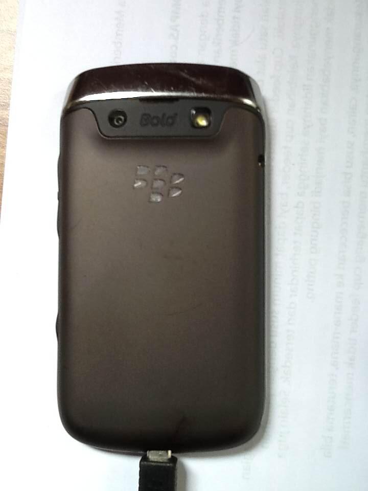 Blackbery Bellagio (9790), extra battery & car charger, no earphone