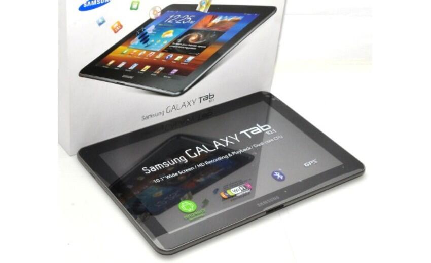 iPod Touch 4th Gen white 8GB & Samsung Galaxy Tab 1 - 16 GB