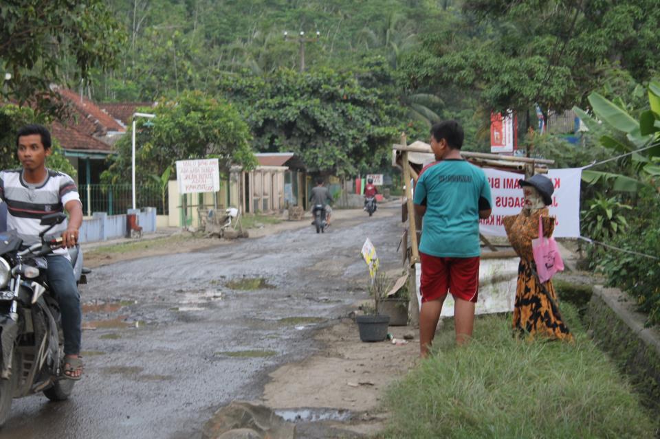 HOT PANGANDARAN - TOLONG BANTU KAMI MENYELESAIKAN MASALAH "JALAN BERLUBANG" !