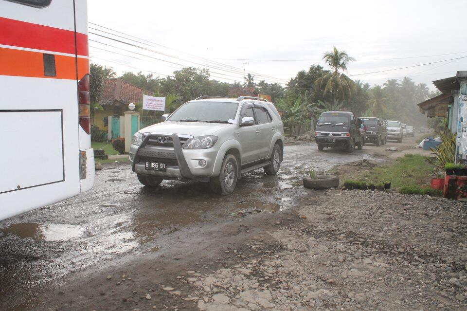 HOT PANGANDARAN - TOLONG BANTU KAMI MENYELESAIKAN MASALAH "JALAN BERLUBANG" !