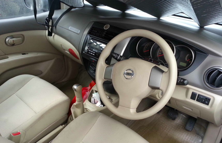JUAL BU NISSAN LIVINA XR GREY STONE...